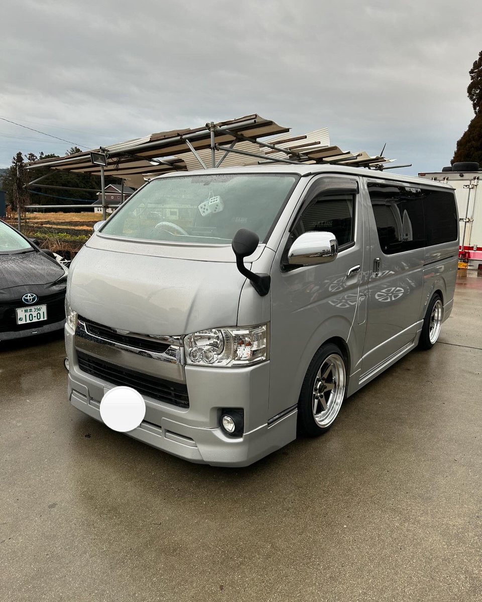 rocketobunny86's tweet photo. 在庫車

ハイエース　4型　スーパーGL

フル純正からカスタム途中経過

欲しい方いれば！

#mkbase #ハイエース #カスタム　#日本をなめるな https://t.co/hxZnl6dV74