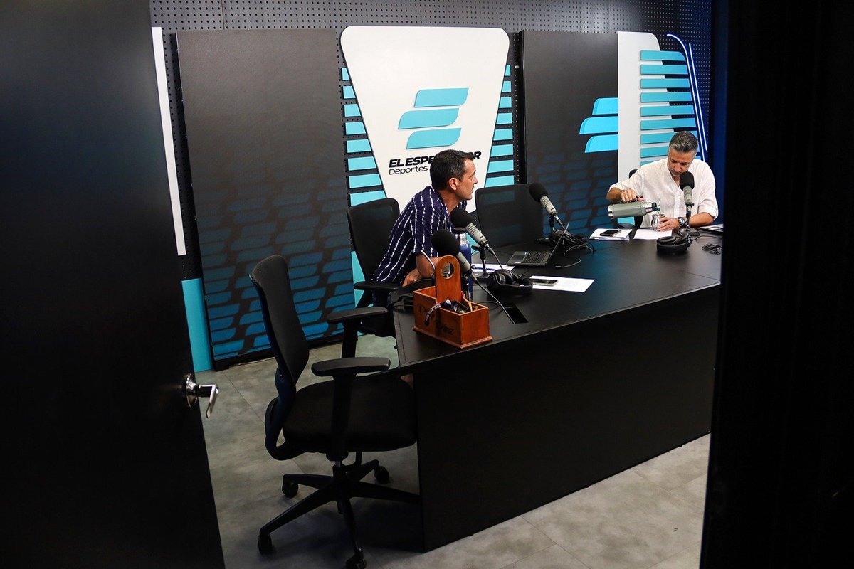 ElEspectadorUy's tweet photo. El estreno de Espectadores en 𝐄𝐥 𝐄𝐬𝐩𝐞𝐜𝐭𝐚𝐝𝐨𝐫 𝐃𝐞𝐩𝐨𝐫𝐭𝐞𝐬 ✓

📲 @espectadores810 

📻 810 AM · 92.5 FM
▶️ https://t.co/qHbTWqmQvr https://t.co/VxJ4uiUAkJ