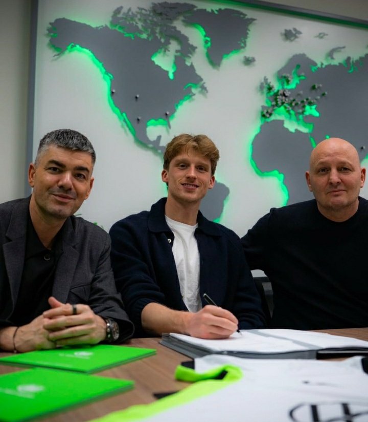 11Peno's tweet photo. ✅ Mads Roerslev est prêté avec OA par Brentford à Wolfsbourg !

#mercato #wolfsburg https://t.co/wMxZQkREpr