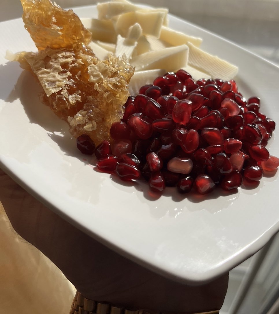 Helios_Movement's tweet image. If you want more energy, better gut health, skin health, improved libido and so on, you must make sure that you avoid the following dietary mistakes.
Thread🧵