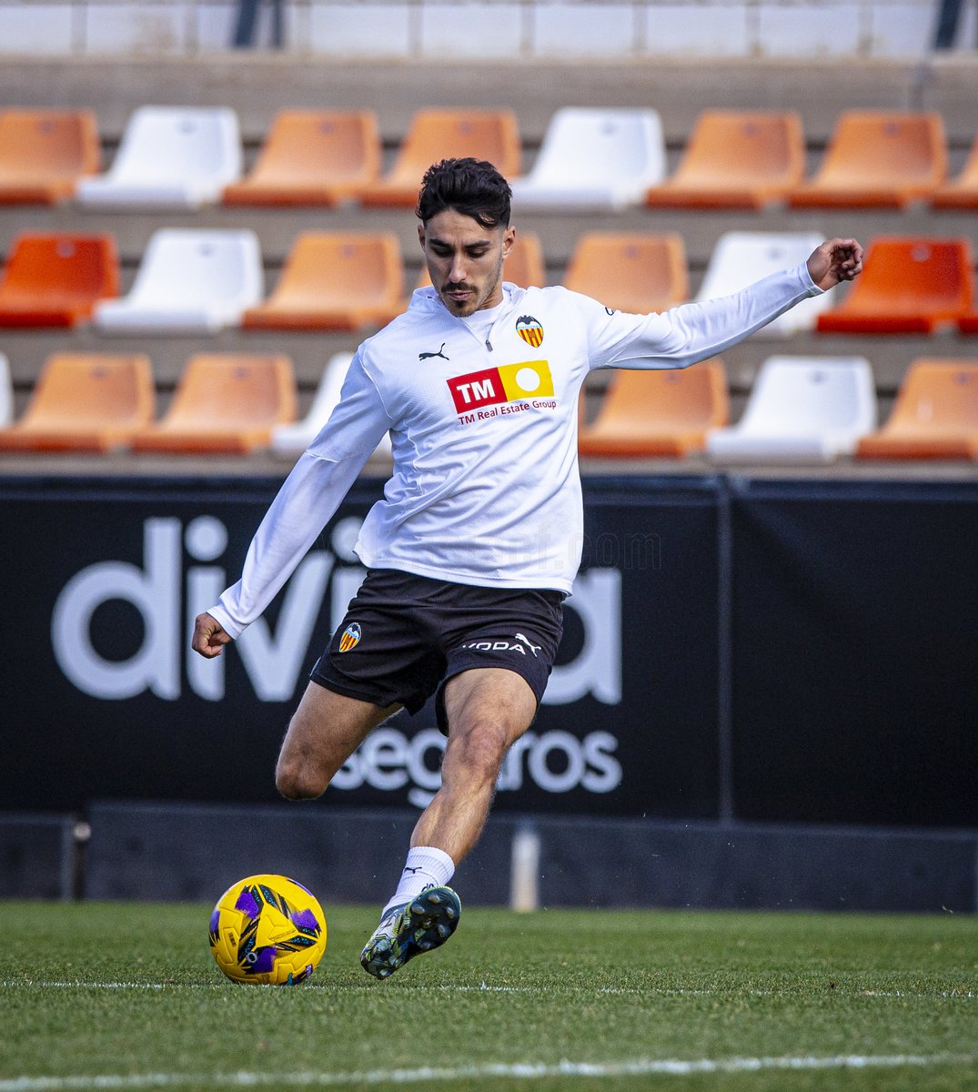 valenciacf's tweet image. Último entrenamiento antes del #ValenciaCelta ⚽

#ADNVCF 🦇