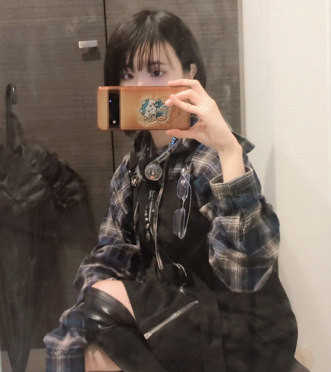 このシャツオタクが着てそうと言われるんだがグランジファッションと言うものがあってだな... 