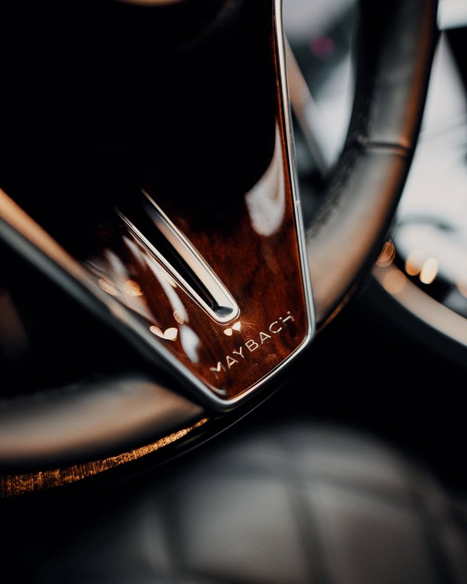 MercedesBenzInd's tweet photo. Much like a rare jewel, the detailing of the Mercedes-Maybach S-Class steering wheel reveals its true beauty when meeting soft light and discerning eyes.
#MercedesMaybach #MaybachSClass #MercedesBenzIndia https://t.co/kaZm74gqjJ