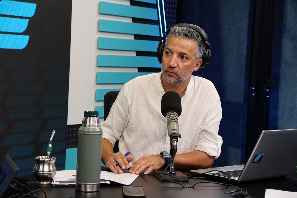 ElEspectadorUy's tweet photo. El estreno de Espectadores en 𝐄𝐥 𝐄𝐬𝐩𝐞𝐜𝐭𝐚𝐝𝐨𝐫 𝐃𝐞𝐩𝐨𝐫𝐭𝐞𝐬 ✓

📲 @espectadores810 

📻 810 AM · 92.5 FM
▶️ https://t.co/qHbTWqmQvr https://t.co/VxJ4uiUAkJ