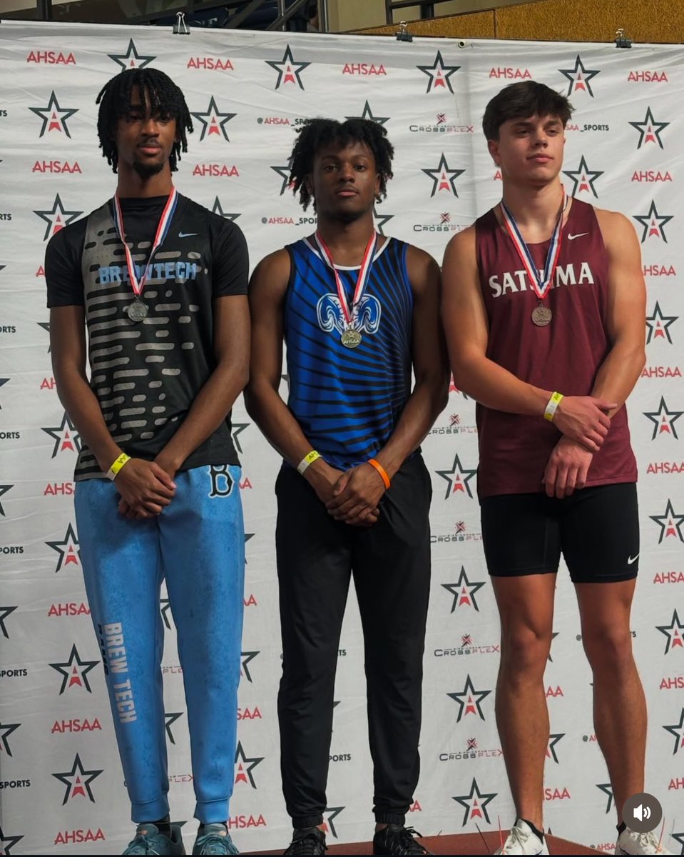 rtnmatt7's tweet image. Blessed to be named the 5A 60 meter dash state champion and to win a gold medal with the guys in the 4x4🥇🙏🏽 @JaydenMartinA8 @quatezkwilliams @shiye_rice @SpeedyDobbs14 @HallTechSports1