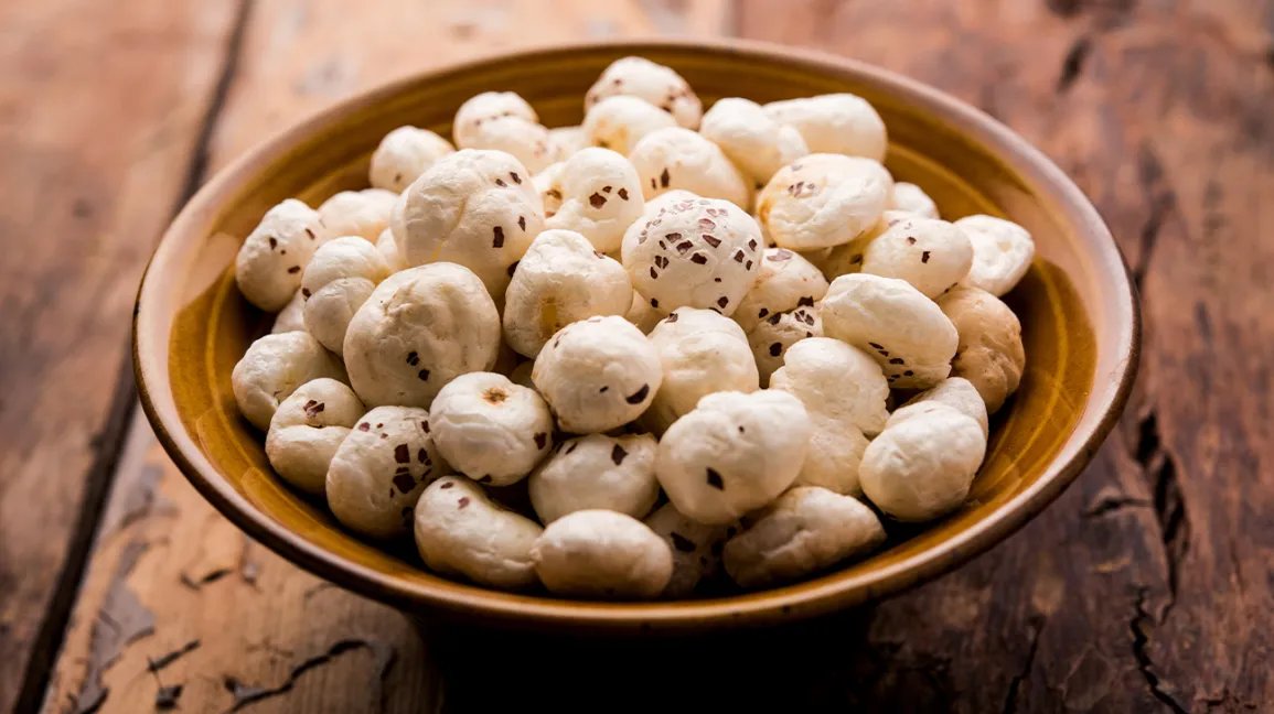 IndianIndex's tweet photo. Bihar produces 90% of the world production of fox nut (Makhana): 🇮🇳

Major producing districts:
Madhubani
Darbhanga
Sitamarhi
Saharsa
Katihar
Purnia
Supaul
Kishanganj
Araria https://t.co/RfxYPra4pc