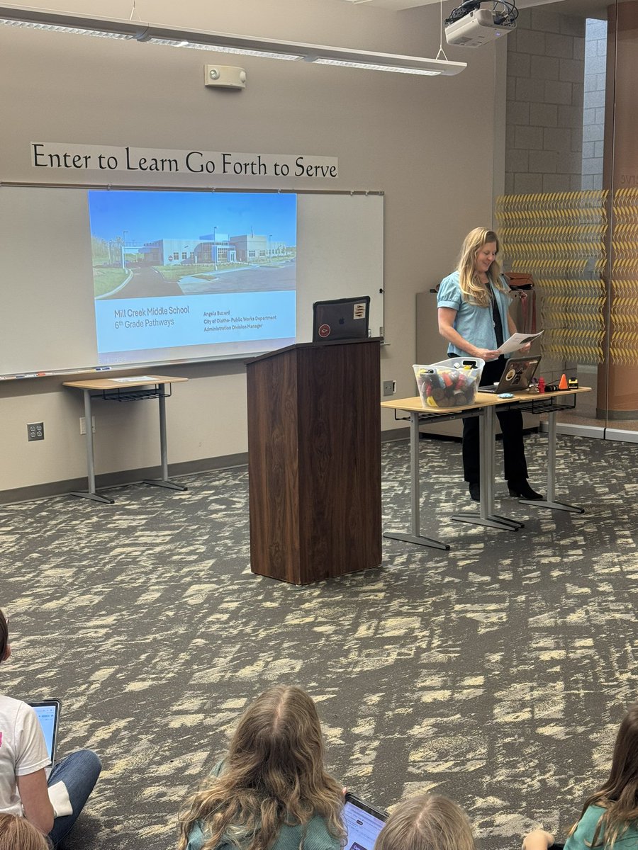 6MCMSPathways's tweet photo. Angela Buzard who works in Public Work Administration for @CityofOlatheKS came to share about her career and many, many more careers we can do right here AND how taking advantage of what @usd232 can offer to get you there! Thank you!! @TheCreekMCMS https://t.co/cFofYiaCgn