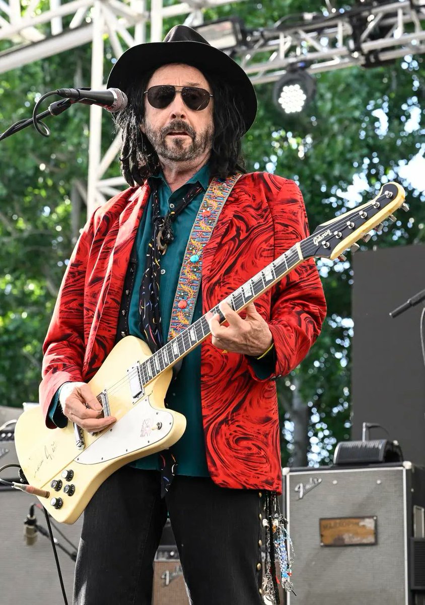 peterparcek's tweet image. Happy B'Day Feb 1 to Mike Campbell acclaimed guitarist, songwriter &amp;amp; producer w/ Tom Petty!
The Boys Of Summer youtube.com/watch?v=6RUIeX…
Refugee youtube.com/watch?v=fFnOfp…
Runnin’ Down A Dream youtube.com/watch?v=Y1D3a5…
#TomPetty #donhenley #guitarist #songwriter