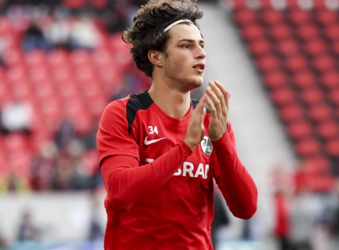 Terryklexiz's tweet photo. 🚨🔵 Fribourg a reçu deux propositions d'Everton pour Merlin Rohl. Les négociations ont eu lieu en début de semaine.
✍️ #TFUpdatesWithTerry
Le club allemand a décidé de refuser toutes les approches et de conserver le joueur. https://t.co/Iv9uP7Oi6V