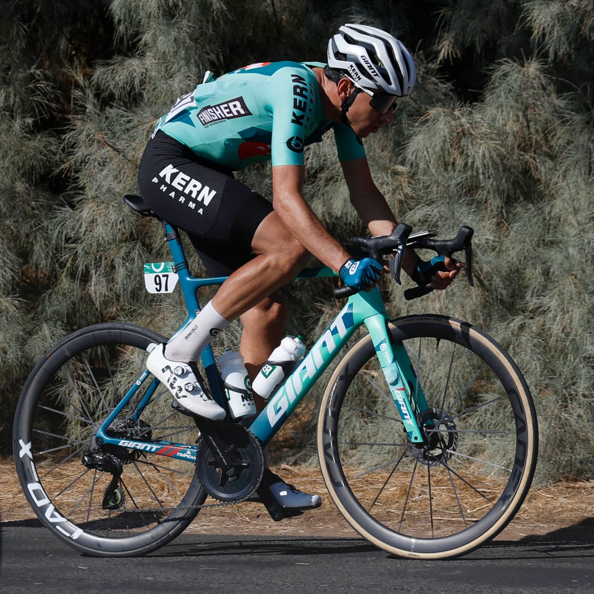 Equipo Kern Pharma (@eqkernpharma) on Twitter photo 💪 ¡Vaya final de Diego Uriarte!
🇸🇦 Tras su fuga, <a href="/die_uri/">Diego Uriarte</a> se mantuvo junto a Brustenga en el grupo cabecero durante los abanicos y salta al 9⃣ puesto de la clasificación general final del #AlUlaTour
📸 <a href="/SprintCycling/">SprintCycling</a> 💪 ¡Vaya final de Diego Uriarte!
🇸🇦 Tras su fuga, <a href="/die_uri/">Diego Uriarte</a> se mantuvo junto a Brustenga en el grupo cabecero durante los abanicos y salta al 9⃣ puesto de la clasificación general final del #AlUlaTour
📸 <a href="/SprintCycling/">SprintCycling</a>
