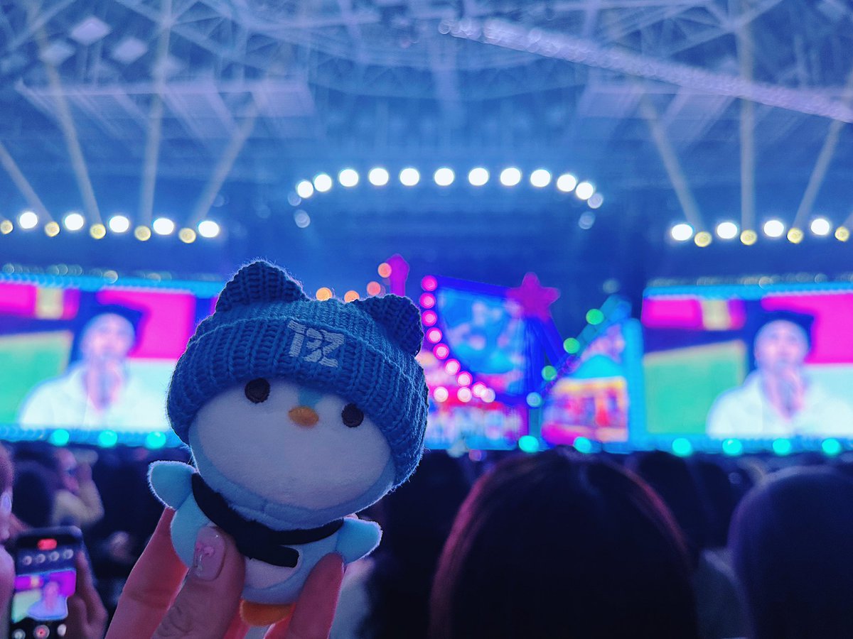 dukhulovesyou's tweet photo. THE BOYZ FAN-CON 
<THE B LAND> DAY 2 🎡 
행복한 시간이었어…너무 고마워🥰

#THEBOYZ #더보이즈
#THEBLAND #더비랜드 https://t.co/J1k5SUq72a
