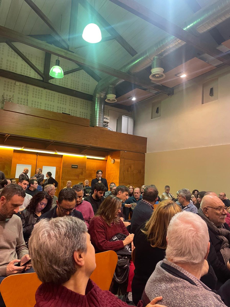 ercsabadell's tweet photo. Ahir trobada de @junqueras i la nova direcció amb la militància dels Vallesos. Vam debatre sobre l'estratègia d'@Esquerra_ERC, dels principals reptes del país i sobretot d'habitatge.
Seguim treballant per un país més just i lliure! https://t.co/EJQ4W8HVIj