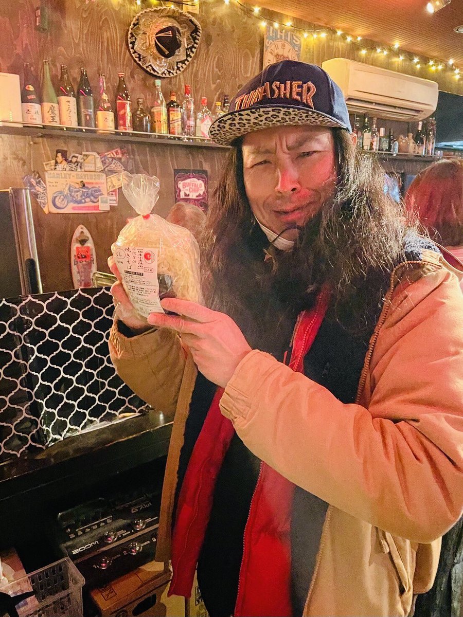 himono31's tweet photo. 毎年恒例シンさんのライブ最高
良い夜だった〜
#がっつきたいかサン　#世界事情さん　#リクロジー君　#所沢醤油焼きそば https://t.co/kIub85MPXz