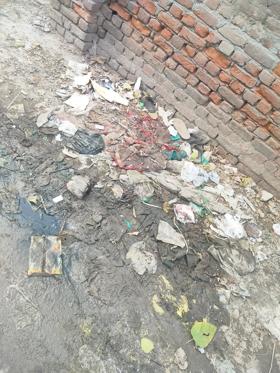 Aayush_guptaaa's tweet photo. ALARMING! Garbage pileup near my house is a breeding ground for diseases like dengue, malaria &amp; more! The stench is unbearable &amp; nuisance to neighbors. Despite repeated complaints, NO CLEANER HAS TURNED UP TO COLLECT THE GARBAGE! When will our authorities take action?
#Ballabgarh https://t.co/IngJ3g3X0z