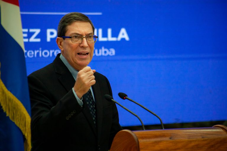 finanzasprecios's tweet photo. 📣Canciller cubano @BrunoRguezP rechazo enérgicamente decisión anunciada este viernes por Marco Rubio, Secretario de Estado norteamericano de restaurar política dura contra #Cuba🇨🇺  

#CubaVencerá 

https://t.co/NMQjZFZh7Y https://t.co/gnWEPKiYxA