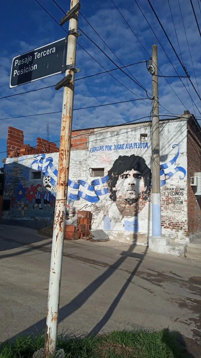 Deivid5695's tweet image. Mírame bien 
Dijo al partir
No te sorprenda volverme a ver