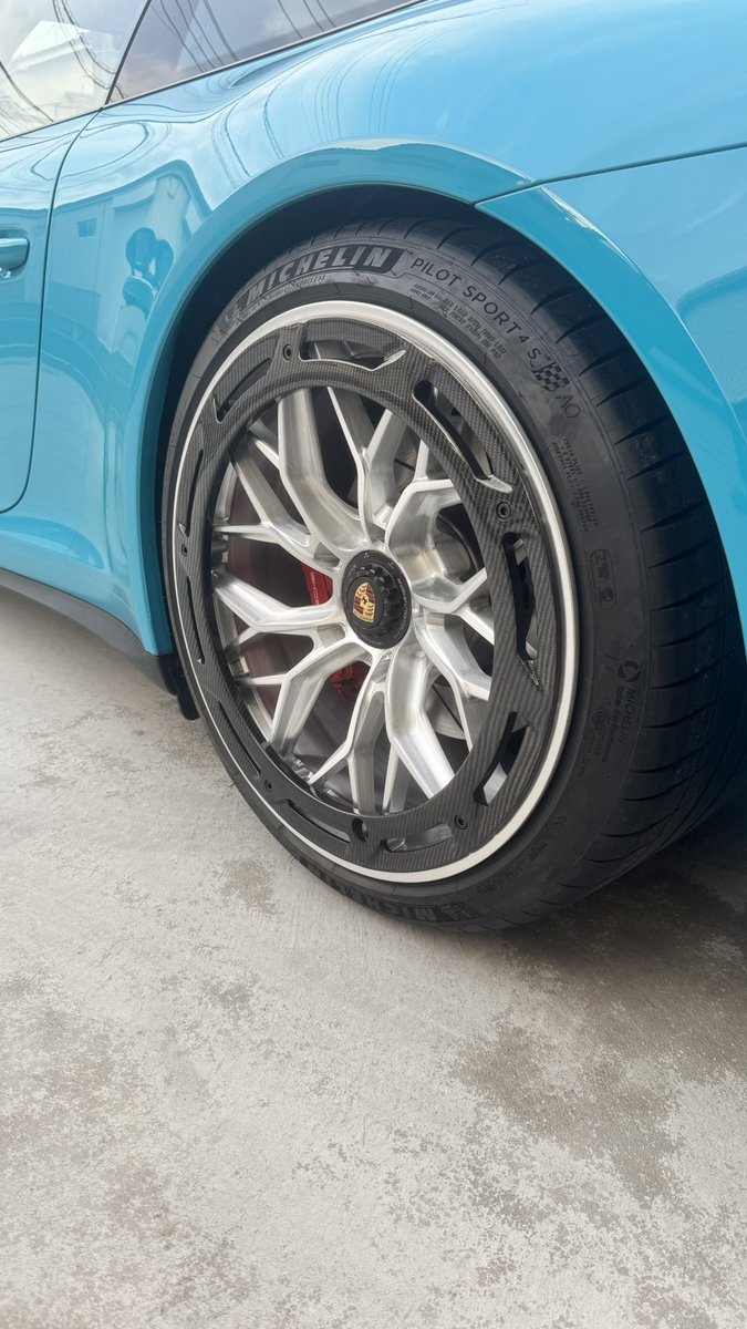 kkz525's tweet image. 楽しみにしていたホイールが届いたので先日装着しました✨
@imla_wheels さんにフルオーダーで作ってもらいました🙇‍♂️
エアロディスクをカーボンに😎
色も悩んだけどシンプルにブラッシュドにして鍛造らしさを出すことに✨
撮影行きたい😆
#ポルシェ #Porsche #991gts #カレラ #gts #車好きと繫がりたい