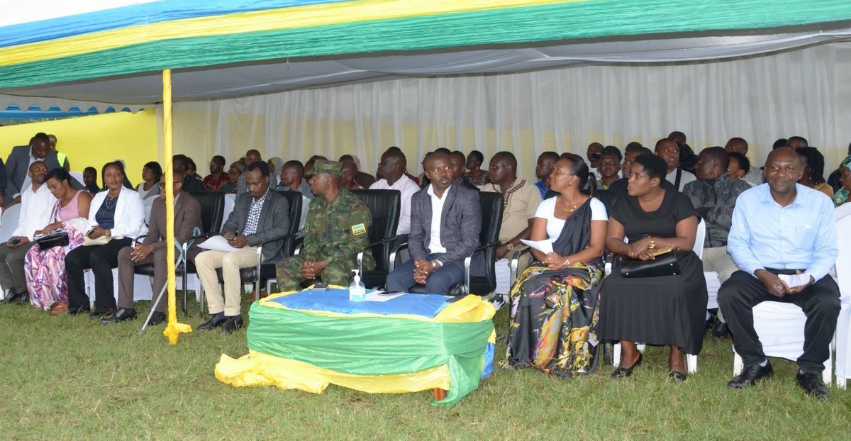 RubavuDistrict's tweet image. Umuyobozi w&apos;Akarere @promulindwa yifatanyije n&apos;abaturage b&apos;Umurenge wa Rugerero kwizihiza umunsi w&apos;Intwari z&apos;Igihugu ufite insanganyamatsiko igira iti &apos;&apos;Ubutwari n&apos;ubumwe bw&apos;Abanyarwanda, Inkingi z&apos;iterambere&apos;&apos;.
#Ubutwari2025