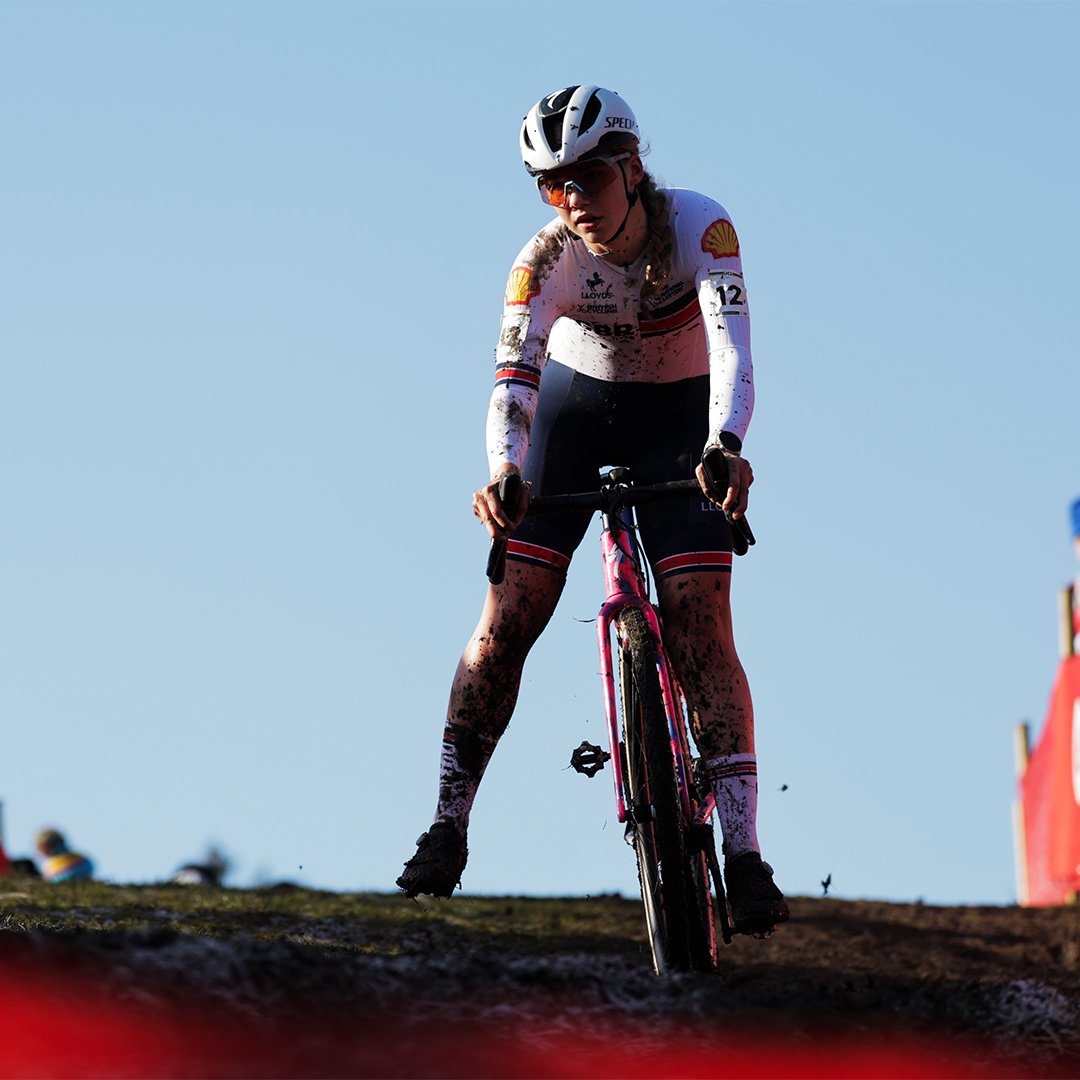 BritishCycling's tweet photo. Gave it their all out there 👏🏻👏🏻👏🏻

Some great rides from our junior women at their debut UCI Cyclo-cross World Championships!

Full report ⬇️

#Lievin2025 | @UCI_CX