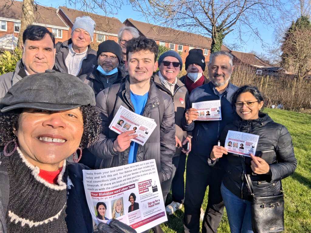 Great local <a href="/NCLCentralWest/">NCLCentralWest</a> team out in sunny #Blakelaw talking and listening to residents about the issues that matter - concerns over #antisocialbehaviour #housing and #costofliving. <a href="/UKLabour/">The Labour Party</a> plans for #saferstreets, 1.5 million houses and a growing economy were very welcome!