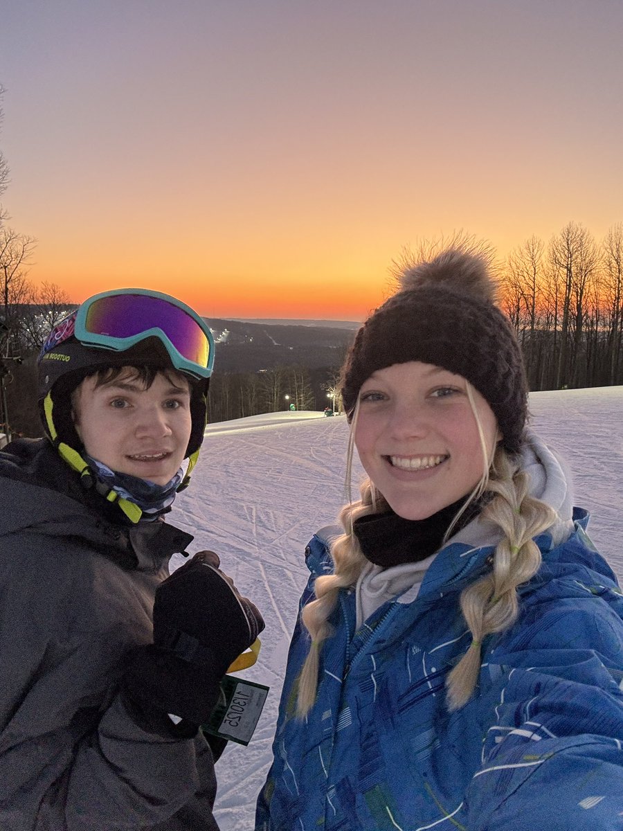 wilson6461's tweet photo. Another amazing night for the high school Ski Club at Nubs Nob. Still time to sign up for future trips this winter! See Mr. Wood for details. #GoChiefs!! https://t.co/KuhA8qKIYk