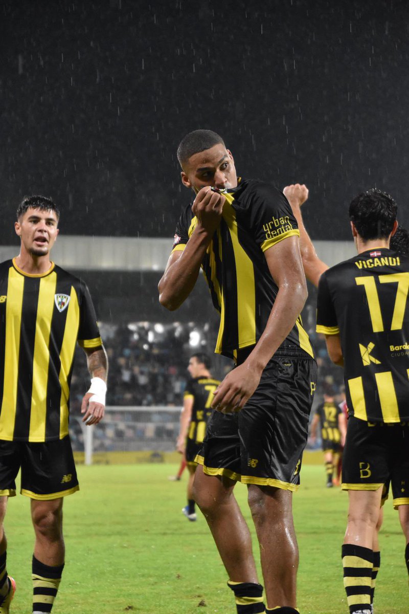 maroann9's tweet photo. Siempre Barakaldo💛🖤 https://t.co/DqBG4jrafp