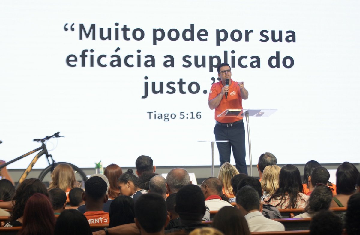 AdventistasARF's tweet photo. “Muitas das nossas batalhas são vencidas com os joelhos no chão!” Pr. Felipe Andrade. https://t.co/uM3cqestTn