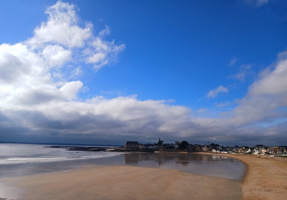 valerie7456's tweet image. Temps plus clément pour une bonne marche en bord de mer 🌊⛅️
#Kernevel ➡️ #Larmor