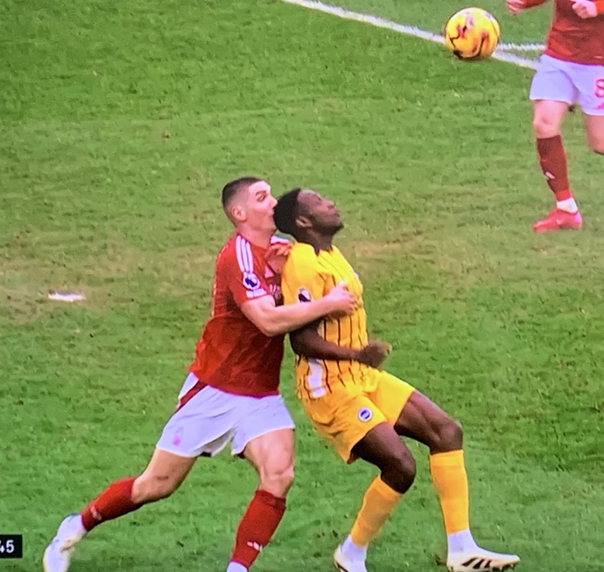 paddypower's tweet photo. Which of these incidents is a penalty?

That’s right, neither. https://t.co/74qCjbU42R