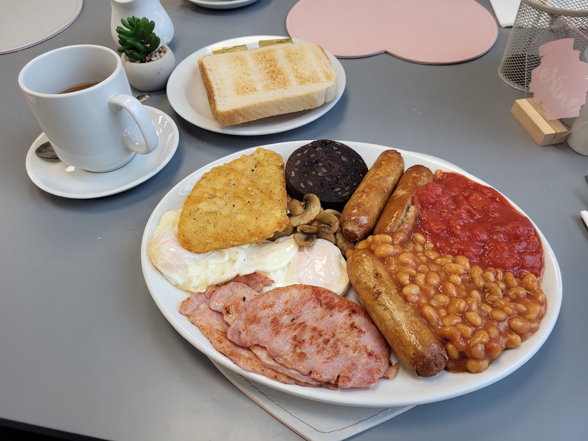 BlokeFromCas's tweet image. At the end of the grim crawl round Glasshoughton and Junction 32 lies #Pontefract bus station cafe and this delight.
We&apos;re in Pomfret for a pint or three followed by Desperate Measures, an old-school New Zealand punk band at the Malt Shovel, a pub I&apos;ve not been in for 40 years.