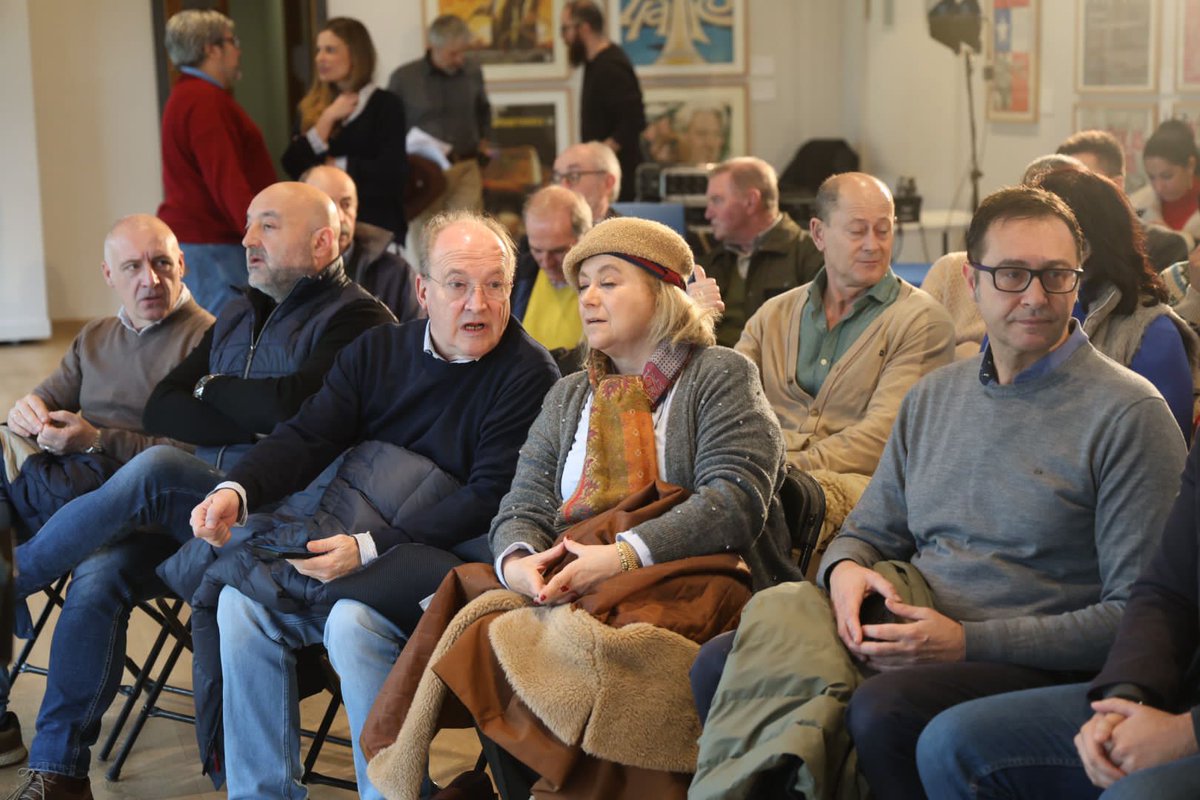 🔵 El Museo del Pueblo de Asturias ha acogido la presentación de la propuesta del <a href="/PP_Asturias/">PP de Asturias</a>, en colaboración con Asturias Ganadera, para legislar la defensa del patrimonio sensorial del medio rural asturiano. Entre los asistentes, <a href="/jorgepaneda/">jorge Pañeda</a>, <a href="/guzmanpendas/">Guzmán Pendás Molina</a> y <a href="/AbelJunquera7/">Abel</a>.