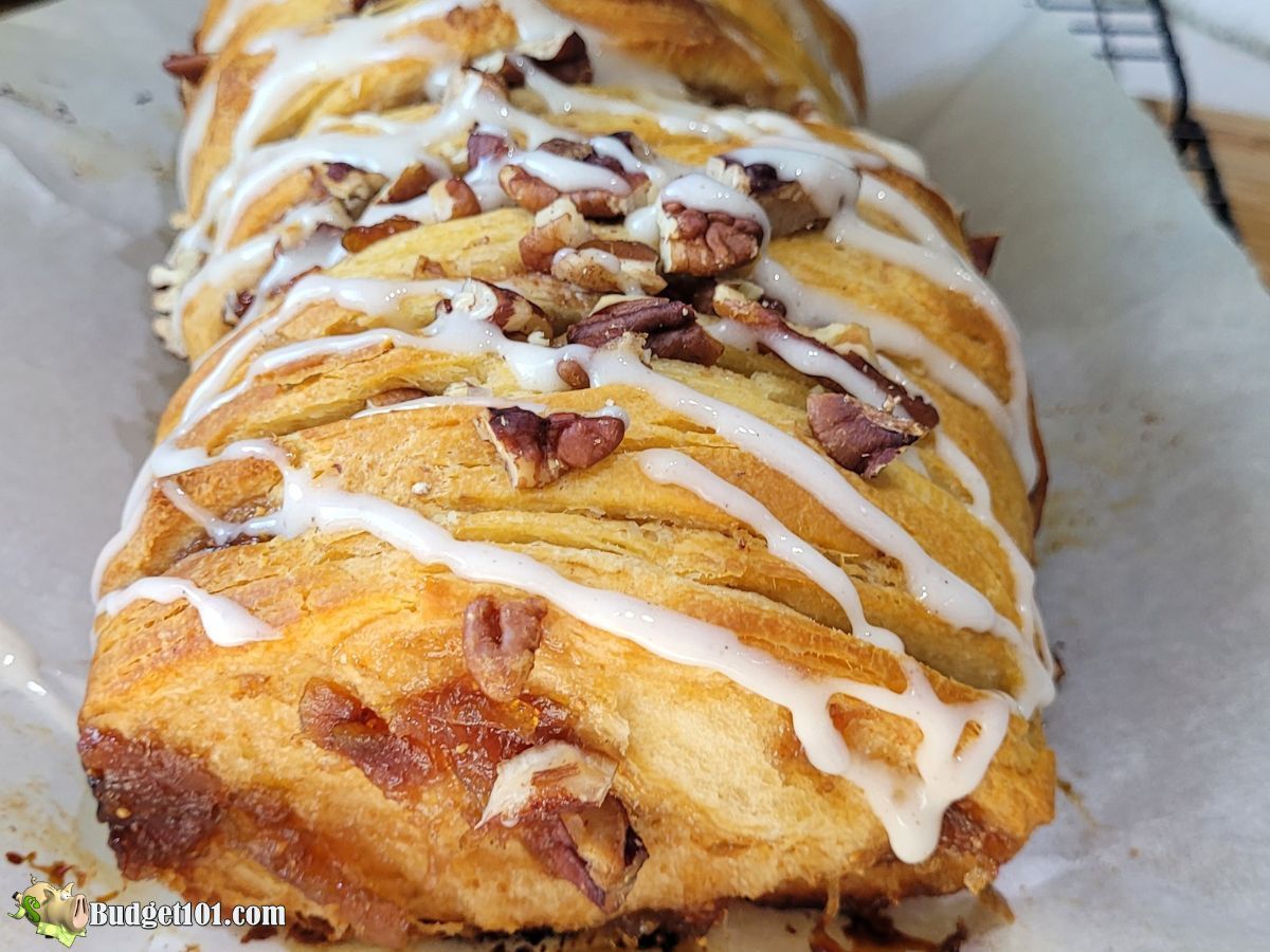 Budget101's tweet image. Embark on your next baking journey with this delightful fig pull-apart bread! The flaky, golden layers filled with sweet jam and the enticing scent of figs will make it a favorite. Perfect for breakfast or a snack! #BakingJoy #FigBread

Recipe here--&amp;gt; budget101.com/recipes/605254…