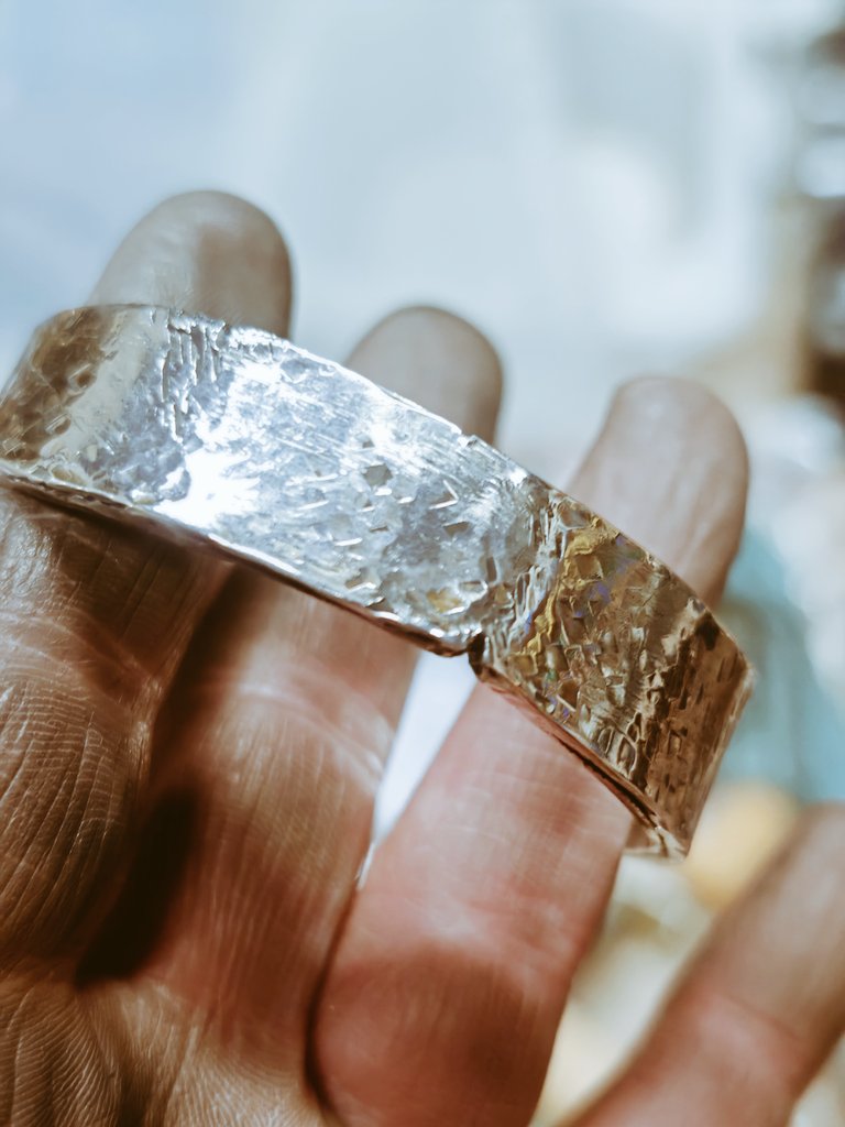 grouvecat's tweet photo. Fire, Hammers and Silver at The Real Somerset Silver on Monday made myself an 80g solid 925 Silver Cuff
Great guy Great place! #Silver #925silver #rockthesilver #rockthesilvercuff  https://t.co/EiDOM7UTsp https://t.co/ZvgpOdQRxD