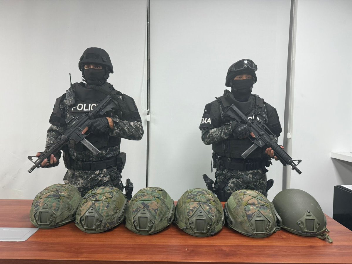 Estamos en camino a Manabí para seguir con nuestra agenda, con la noticia de que la avanzada detuvo a 12 personas con indumentaria policial y militar, fusiles, municiones, un dron, y todo el equipo:  

▪︎ JUNIOR ARGENIS VERA MORALES

▪︎ CARLOS JULIO CEVALLOS FUENTES

▪︎