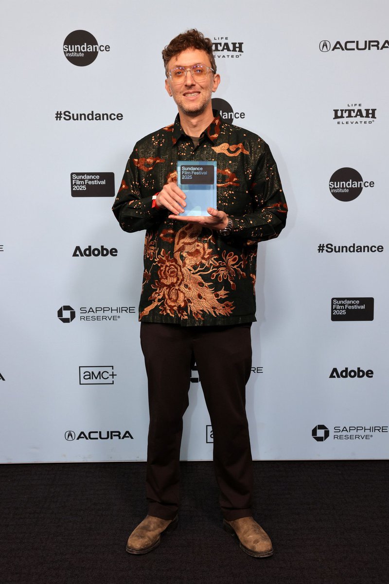 VIMOOZ's tweet photo. David Borenstein wins the World Cinema Documentary Special Jury Award for Mr. Nobody Against Putin at the 2025 Sundance Film Festival.
#SundanceFilmFestival #DavidBorenstein #Documentary #Cinema
📸 : Donyale West/Shutterstock for Sundance Film Festival. https://t.co/YfhTH6K8Nt
