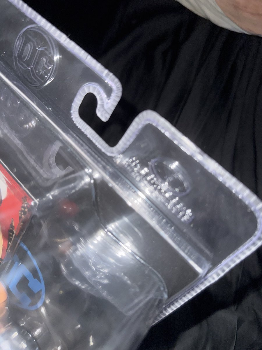 AngelBugss's tweet image. I now have two btas Red Hood figures.

AND I CANT OPEN EITHER OF THEM