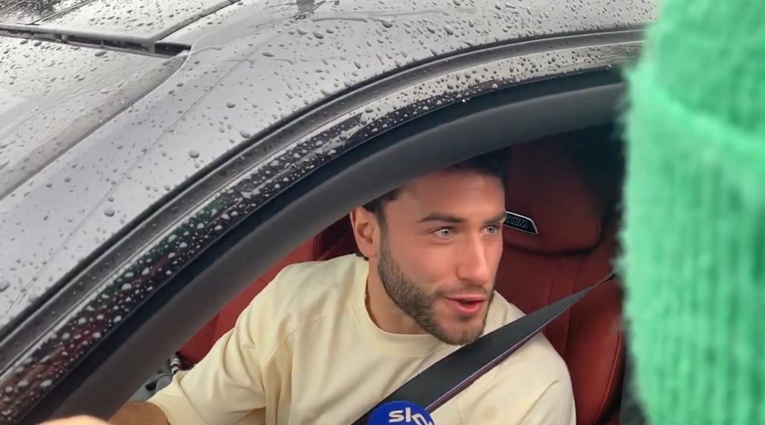 jakub_balicki1's tweet photo. Davide Calabria opuszczając Milanello:

To jest dla mnie trudne. Będzie brakować mi wszystkiego, czego doświadczyłem w klubie.

#SempreMilan #Calabria https://t.co/Hbltn3feov