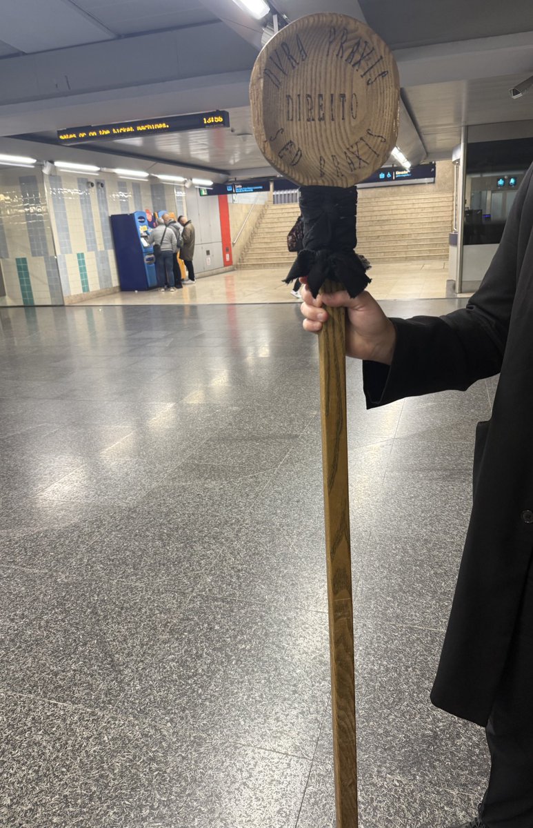 小女b：你有重度工具吗 中轻度没意思
我：木勺
小女b：太轻了吧 我看看
我：好 有点长反正是…
#sp #sj  #工具 #小圈实践