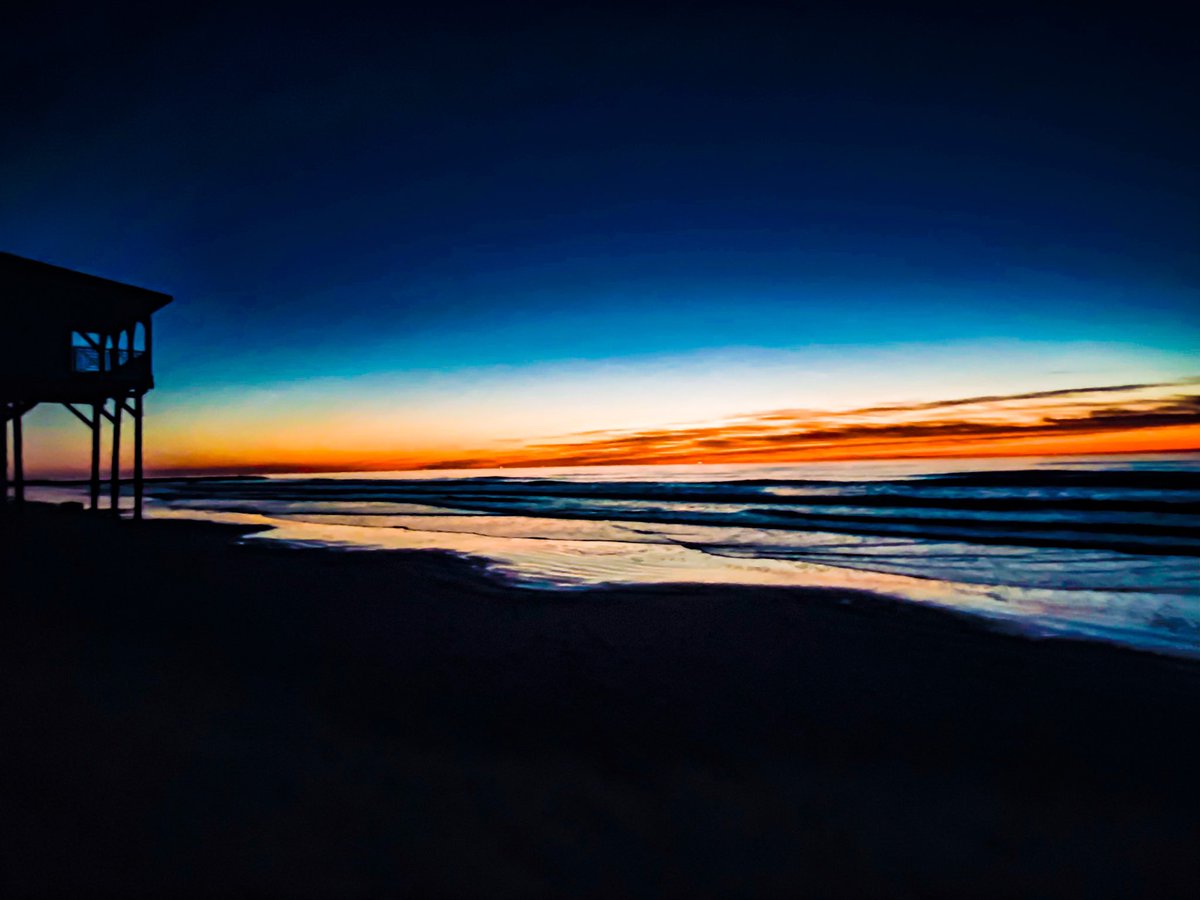 GRF409's tweet photo. 🌅 Sunrises are amazing—but not as amazing as our volunteers! 
Robotics tournaments wouldn’t happen without YOU. As a thank-you, we’re giving out shirts!
👉 Follow us
👉 Reply with your shirt size (long or short sleeve) if you volunteered this season
We’ll deliver one your way! https://t.co/Ad4R0S9zy5