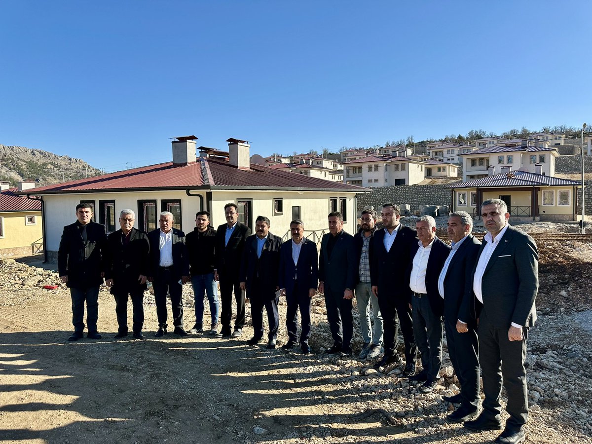 Sincik Köy Konutları Yükseliyor!

Depremden etkilenen hemşehrilerimizin güvenli yuvalarına kavuşması için çalışmalarımız aralıksız devam ediyor. Sincik Köy Konutları projemiz hızla ilerliyor, vatandaşlarımız için sağlam, modern ve yaşam standartları yüksek konutlar inşa ediyoruz.