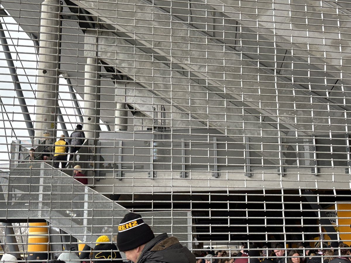 ufleku2's tweet image. Wir wollen raus! 
Sektoren Trennung ist ooch so ne absolute Scheixx Erfindung!! 
#isso #sgd1953