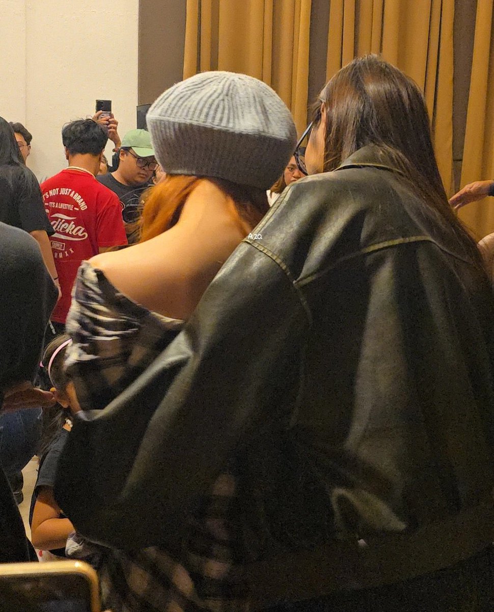 stargirlyves's tweet photo. a-ano po to mga maem???? NAWALA LANG AKO SAGLIT MAY GANITO NA NAMAN LUCKYTIN KOSBAKJWKJNSJAS https://t.co/zUU1u50fn0