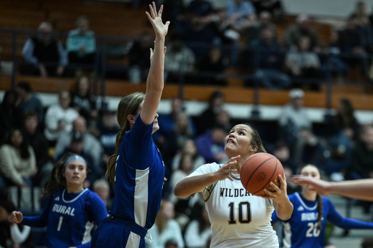 TopSports.news (@topsportsn) on Twitter photo Top-ranked <a href="/HaydenGirlsBbal/">Hayden Girls Basketball</a> tops Gardner-Edgerton 57-49 to advance to El Dorado title game. From <a href="/TopsportsN/">TopSports.news</a> contributor <a href="/jb3045/">Justin Burkhardt</a> ...
loom.ly/8sLabOE Top-ranked <a href="/HaydenGirlsBbal/">Hayden Girls Basketball</a> tops Gardner-Edgerton 57-49 to advance to El Dorado title game. From <a href="/TopsportsN/">TopSports.news</a> contributor <a href="/jb3045/">Justin Burkhardt</a> ...
loom.ly/8sLabOE