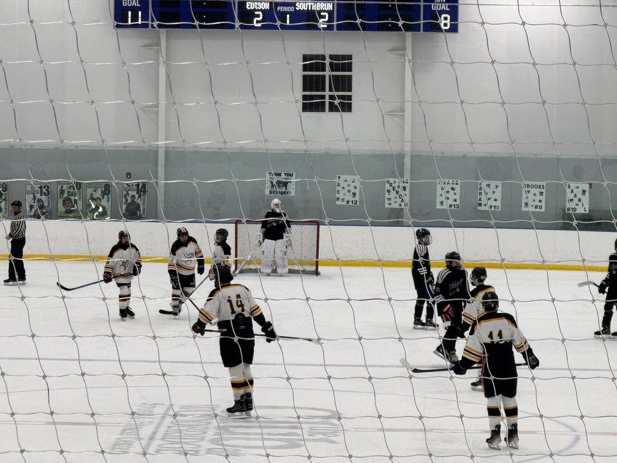 Who doesn't enjoy a great hockey match?  Best of luck to our seniors! <a href="/JPSHawks/">JP Stevens HS</a>