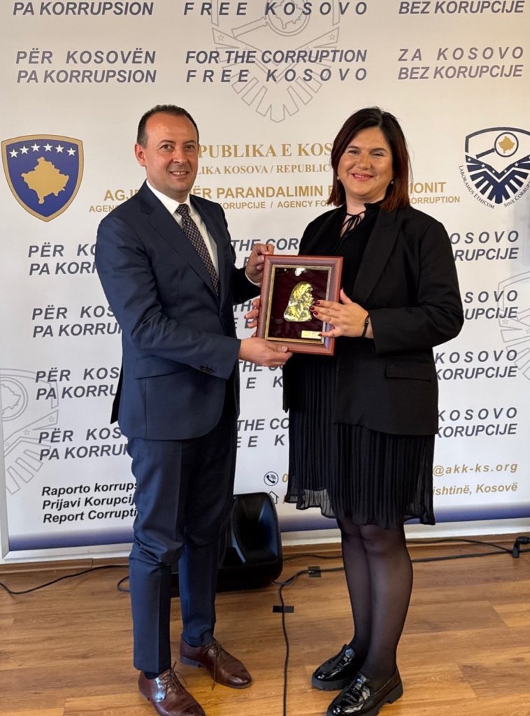 Forcojmë bashkëpunimin rajonal kundër korrupsionit! 🤝 Partneriteti ynë me <a href="/DkskRsm/">DKSK_RSM</a> forcon transparencën dhe integritetin. 
Strengthening regional cooperation against corruption! 🤝 Our partnership with @DKSK_RSM reinforces transparency and integrity.
#AntiCorruption #EUvalues