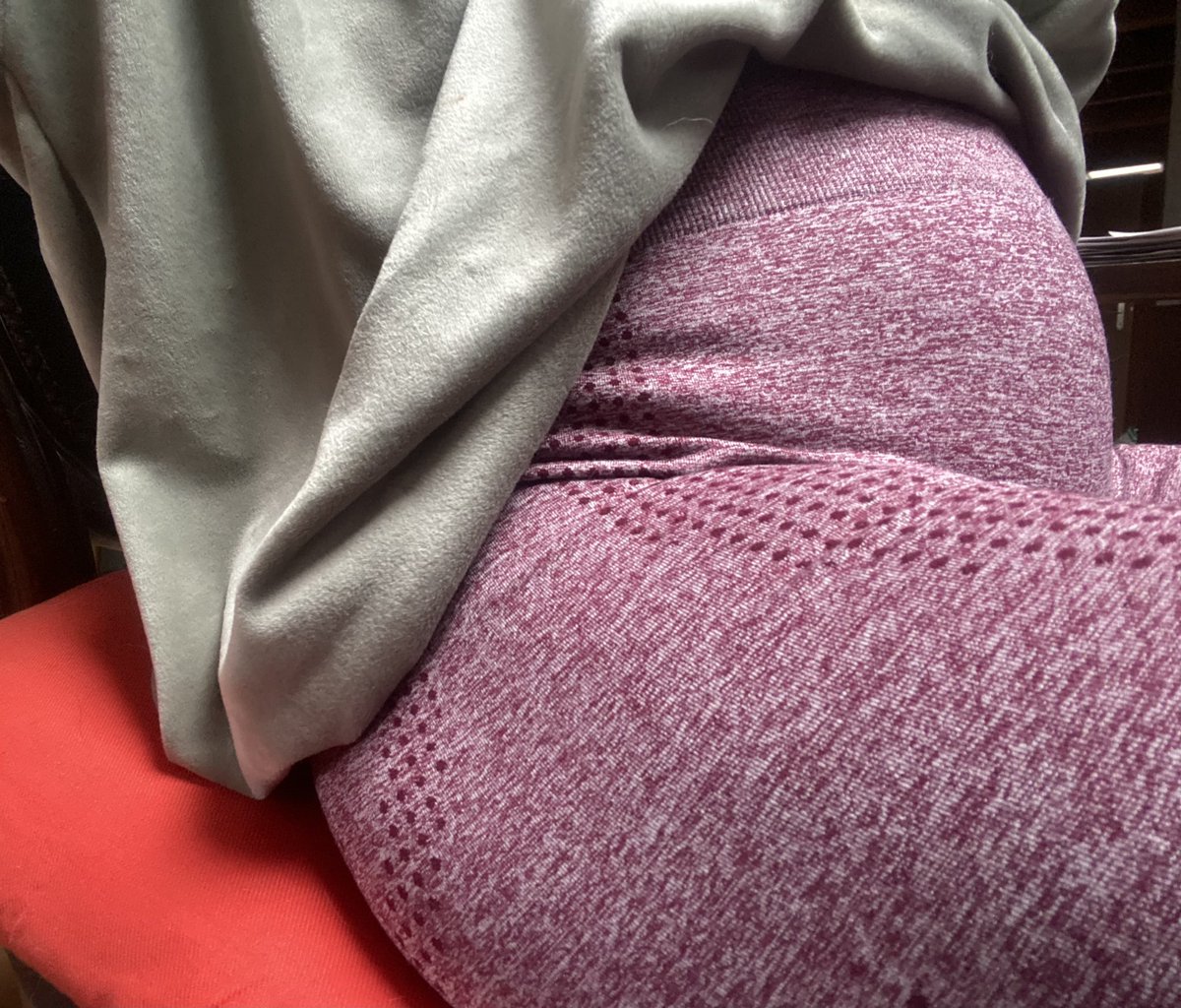 bulgingsub's tweet photo. Excel is so boring, it makes holding even more difficult 🥺
#holding #bladderbulge #bladdertraining https://t.co/tLz28PUal0