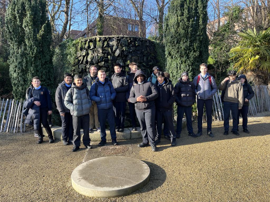 StVincentsd11's tweet photo. Our second TY class Shackleton had their English trip yesterday. They did the James Joyce scavenger hunt followed by a tour of the MOLI museum.  They strolled through Stephens Green in the sunshine afterwards ending a perfect day out. #ERST #ERBB https://t.co/OBW1flGZXW