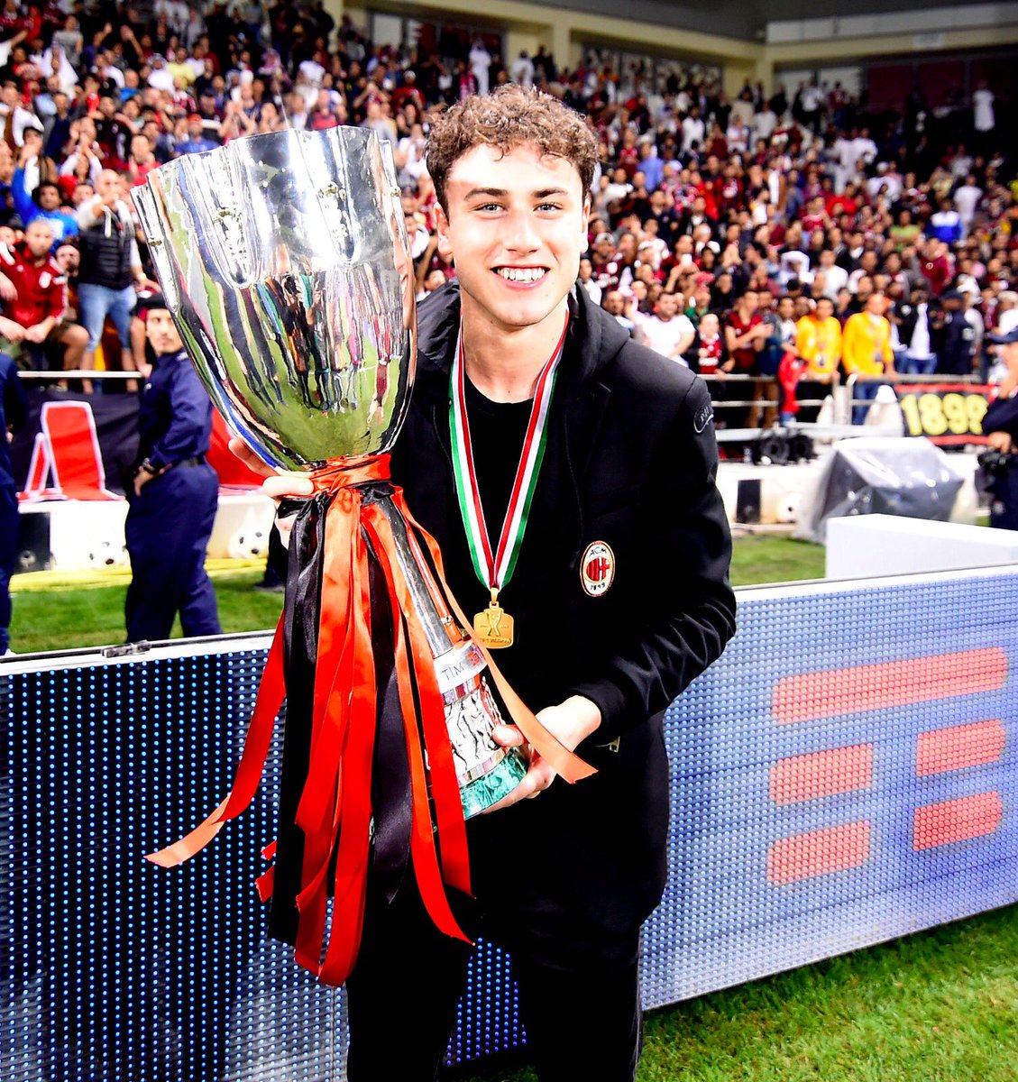 SempreMilanCom's tweet photo. 😓 We're not crying, you are...

❤🖤 @davidecalabria2 https://t.co/LfMylo0kpK