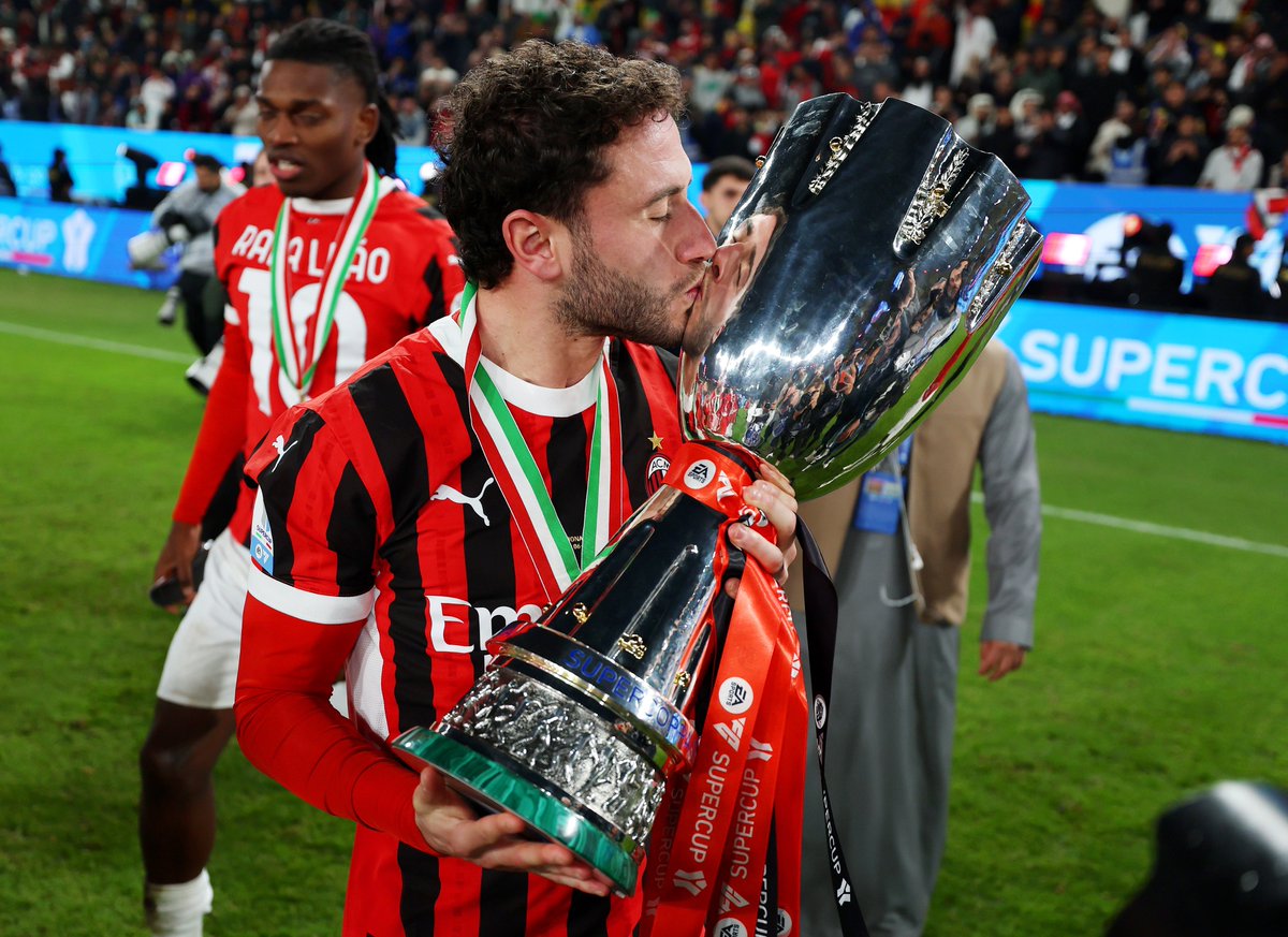 😓 We're not crying, you are...

❤🖤 <a href="/davidecalabria2/">Davide Calabria</a>