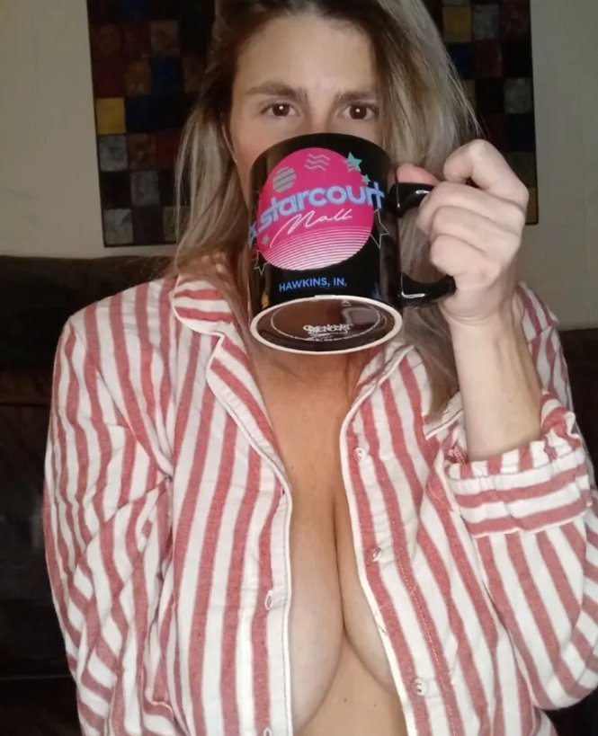 Happy Saturday....... cheers to Hot coffee and I'm still running special on my 🎥💦Due